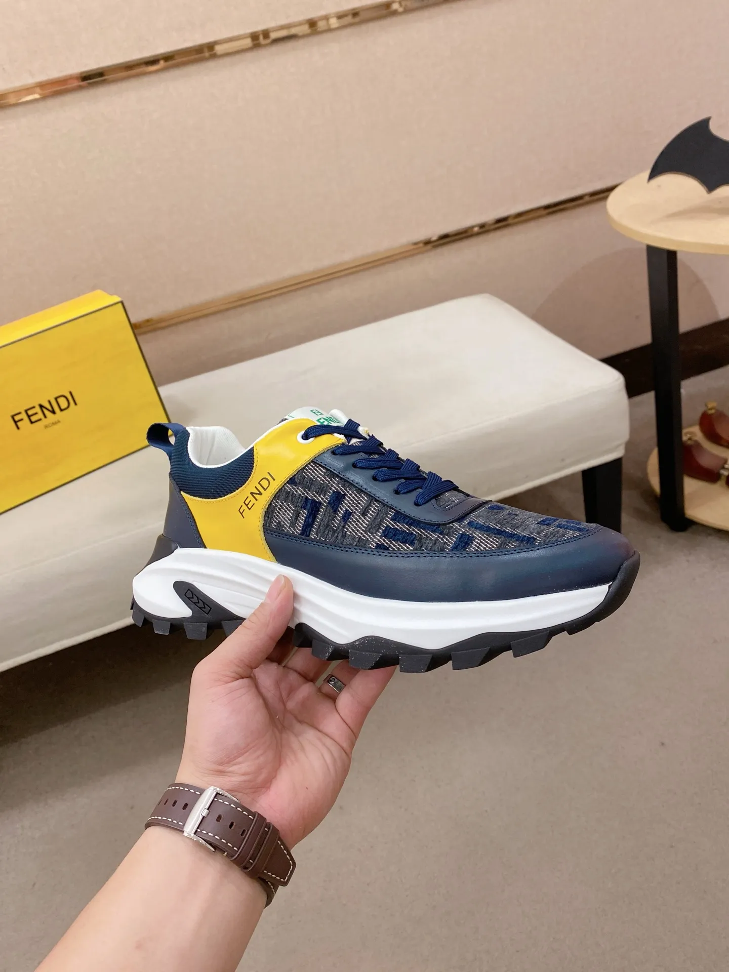 Men's shoes 💰 462💰 (fendi) New style 👊🏻 upper 🇮🇹 imported cowhide fabric 🇩🇪 lining imported sheepskin lining. The original outsole is molded to highlight the identity of every man, and the upper foot is elegant and stable🚶🏻🚶🏻The high-end custom counters reproduce the original version📯No matter the wind or rain, the shoe last remains unchanged and can withstand the verification of time🔍️,🔵 Size: 38-44